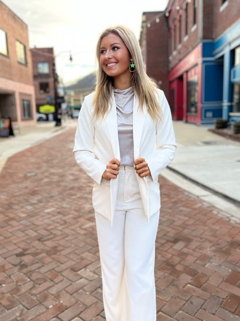The Cassidy Blazer In Ivory-Kate & Kris